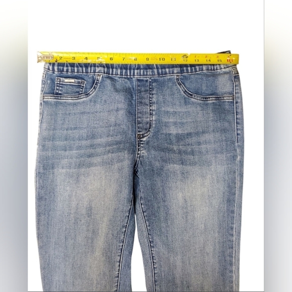 Women's Blue Jeans - Picture 4 of 5